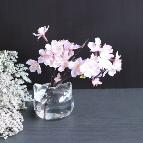 受注製作・水替え不要】ネコさんガラスの桜フラワーボトル＊アーティ