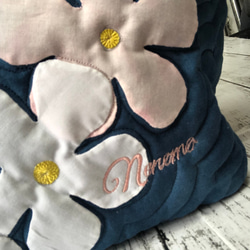 ハワイアンキルト　プルメリアの大きめトートバッグネイビー白D 9枚目の画像