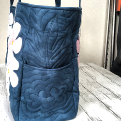 ハワイアンキルト　プルメリアの大きめトートバッグネイビー白D 5枚目の画像