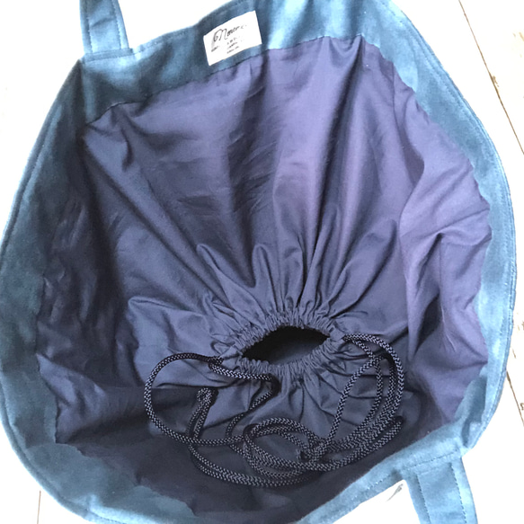 ハワイアンキルト　プルメリアの大きめトートバッグネイビー白D 8枚目の画像