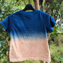 キッズサイズ。110㎝、130㎝　藍染＋泥染Tシャツ。　オーガニックコットン。親子で！ 2枚目の画像