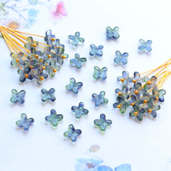 オリジナル新作★7mmミニお花　アジサイ　ガラスビーズ  パープル×ネイビーグラデーション 2枚目の画像