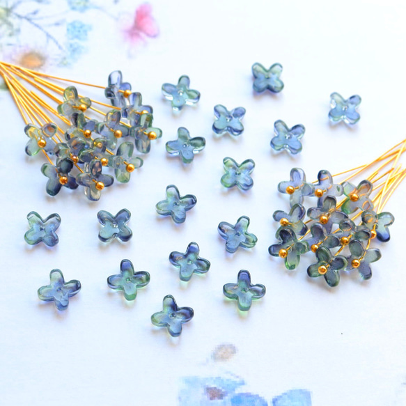 オリジナル新作★7mmミニお花　アジサイ　ガラスビーズ  パープル×ネイビーグラデーション 2枚目の画像