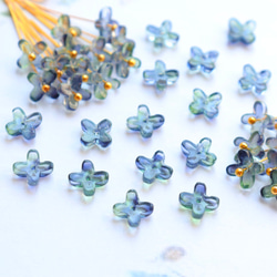 オリジナル新作★7mmミニお花　アジサイ　ガラスビーズ  パープル×ネイビーグラデーション 8枚目の画像