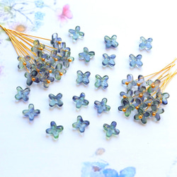 オリジナル新作★7mmミニお花　アジサイ　ガラスビーズ  パープル×ネイビーグラデーション 1枚目の画像