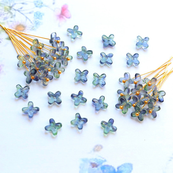 オリジナル新作★7mmミニお花　アジサイ　ガラスビーズ  パープル×ネイビーグラデーション 1枚目の画像