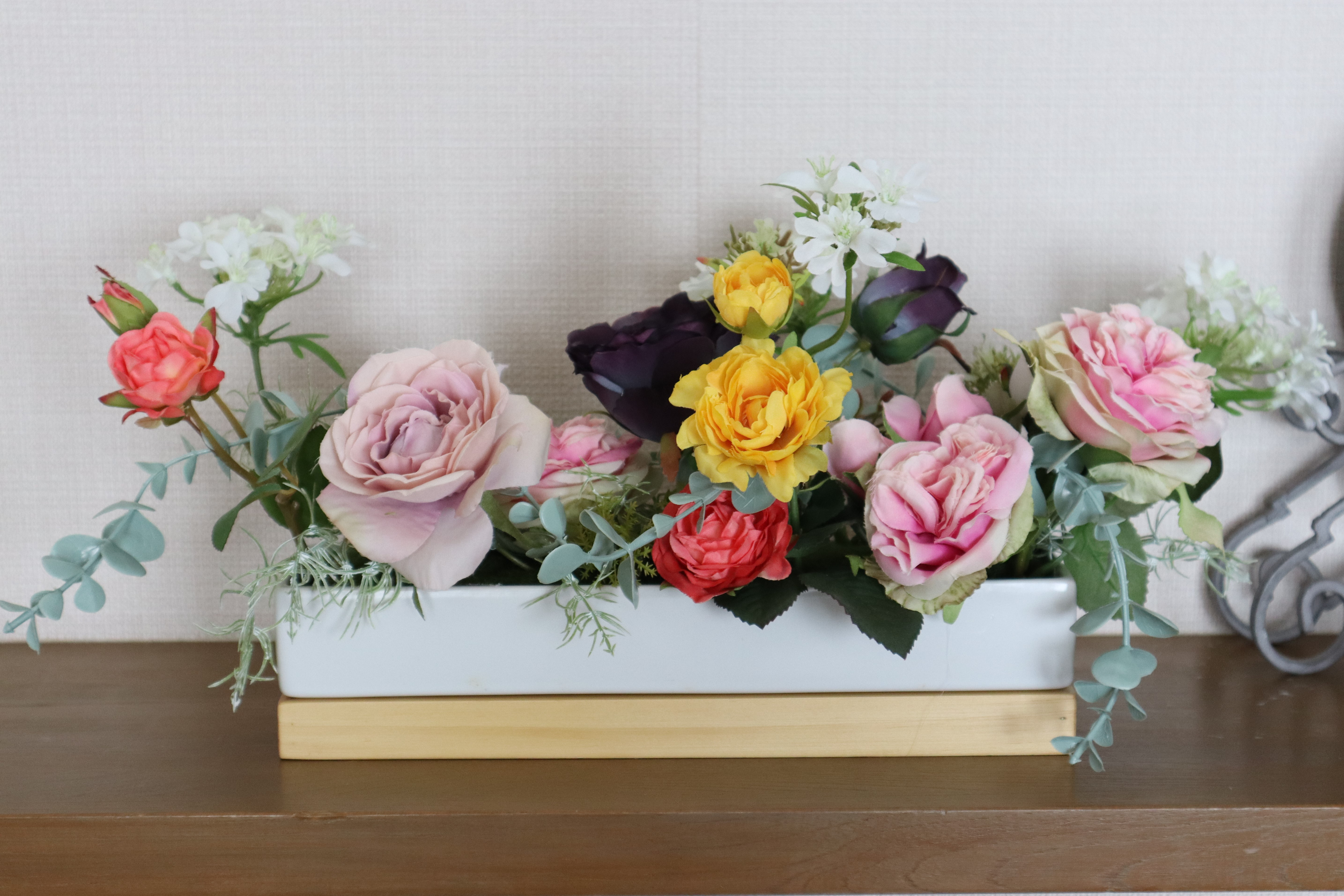 値下げ　薔薇いっぱいのお供えアレンジ　送料込み　バラがお好きだった方へ弔いの花（No.393-131）