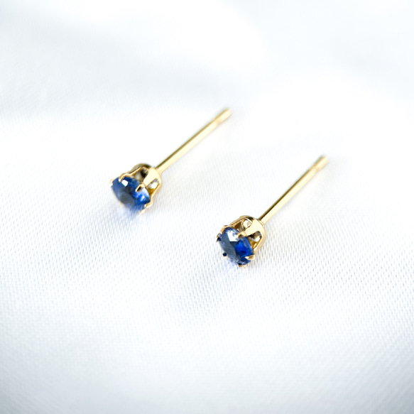 【天然石カイヤナイトのつけっぱなしピアス】青ブルー4mm サージカルステンレス 金属アレルギー対応☆一粒スタッドピアス 8枚目の画像