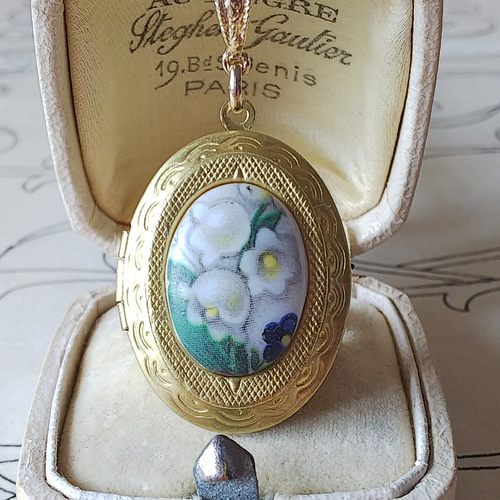 ヴィンテージ White・Greyすずらん／両面ロケット ネックレス  