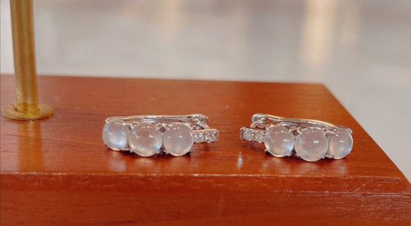 天然ダイヤモンド付きヒスイピアスk18 3枚目の画像