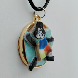 チュニジア陶器のカケラ　ネックレス　ペンダント　ゴリラのゴッさん　水色 3枚目の画像