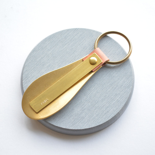 刻印無料】育てる靴べら ナチュラル｜栃木レザー 真鍮 キーホルダー