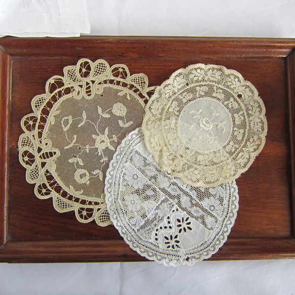 フランスアンティーク モノグラム レースバラ売り可丸いドイリー3枚 美品