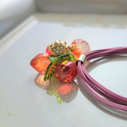 「苺のヘアゴム」２種類　赤＆白(クリア)　野摘みの苺シリーズ　ヘアアクセサリー 5枚目の画像