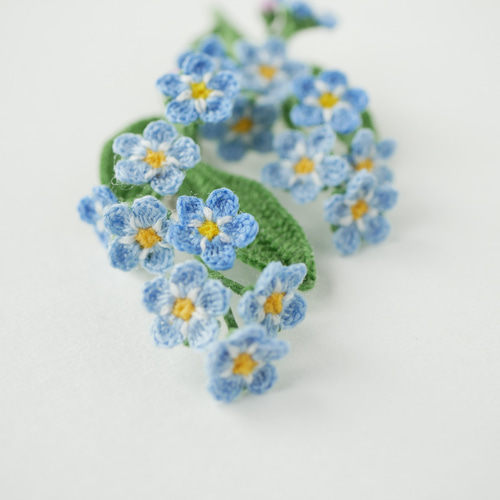 小さな勿忘草(ワスレナグサ)のピアス/イヤリング (受注制作、花