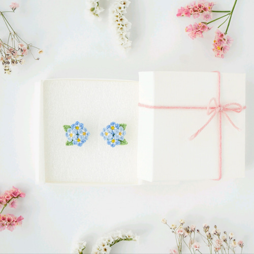 押し花のイヤリング 勿忘草 ハンドメイド