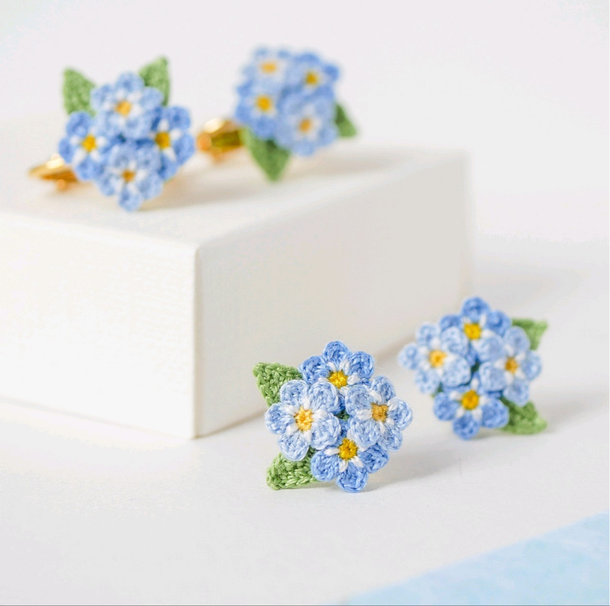 押し花のイヤリング 勿忘草 ハンドメイド アクセサリー 押し花の