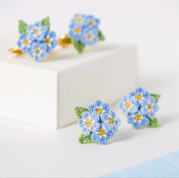 小さな勿忘草(ワスレナグサ)のピアス/イヤリング (受注制作、花、お花