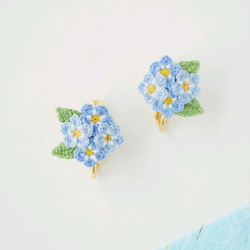 ワスレナグサのピアス - 耳を華やかさを添える　R418 ワスレナグサのピアス - 耳を華やかさを添える R418 | iichi 日々の