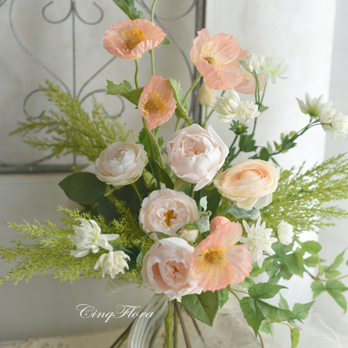 ポピーとローズのクラッチブーケ＊アーティフィシャルフラワー（造花