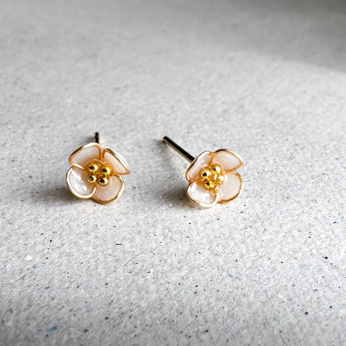フラワー　レジン　ピアス　ハンドメイド 手作りレジンフラワーピアス ホワイト【双子の赤ちゃんシリーズ】（耳