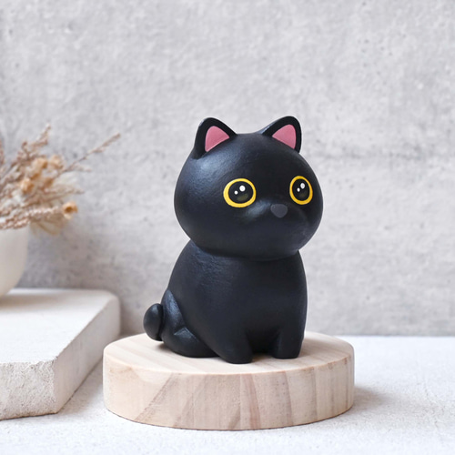 黒い猫の陶器彫刻 中型 モダンデザイン 黒い猫の陶器彫刻 中型 モダンデザイン