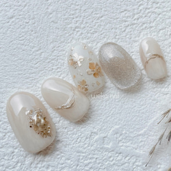 アイボリーホワイトとゴールドのお花ニュアンスネイル ブライダル/前  