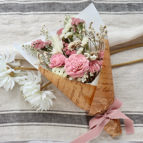 お祝いギフトに！】華やかなナチュラルドライフラワーブーケ 花束