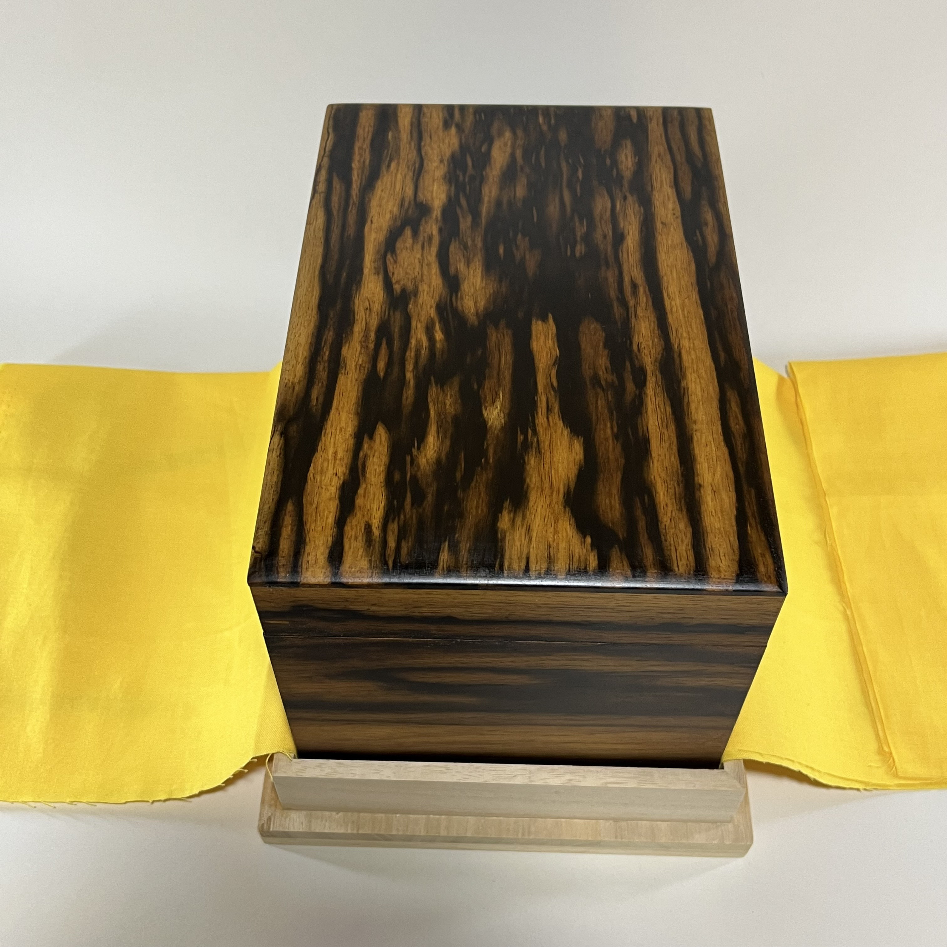 大流行中！ 茶箱 【希少美品】黒柿 工芸品
