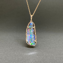 個性的なカタチのオーストラリア産ボルダーオパールk10YGネックレス