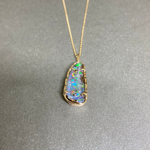個性的なカタチのオーストラリア産ボルダーオパールk10YGネックレス