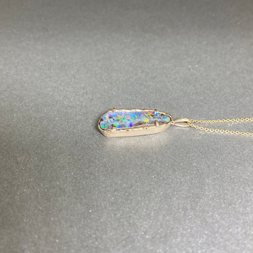個性的なカタチのオーストラリア産ボルダーオパールk10YGネックレス