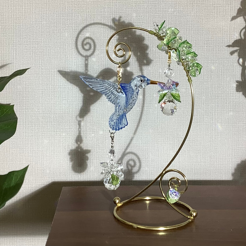 幸せを届ける空色ハチドリのサンキャッチャー ホバリングスタイル