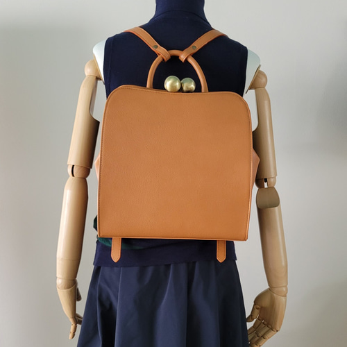 ❤️LILY日本製上質な牛革がま口リュック人気のキャメル！大玉口金使用感あり がま口リュック リュックサック リリー レッセフェール キューズ 口金