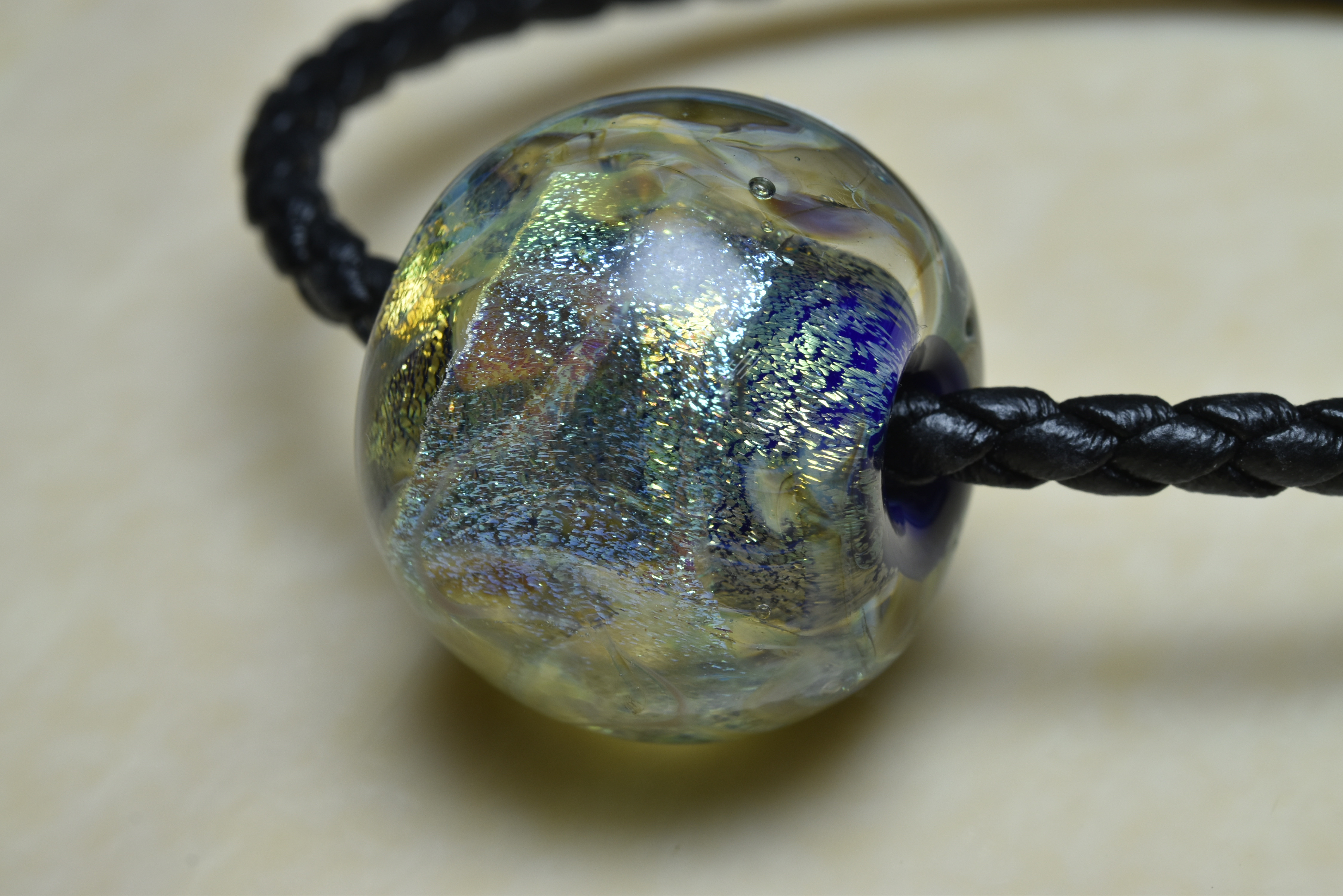 創作大玉トンボ玉　深い碧彩強輝き　ガラスのジュエリー　*ペンダントト（10491-487）作家物一点物