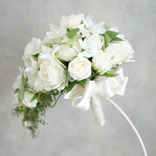 ユーチャリスと白バラのキャスケードブーケ ウェディングブーケ