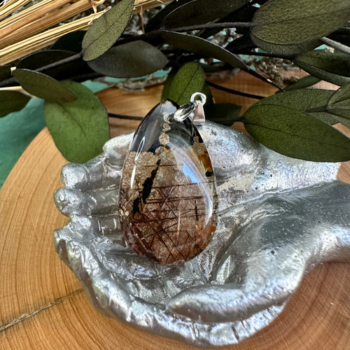 希少】ガーデンルチルマイカインクォーツペンダントトップ ペンダント