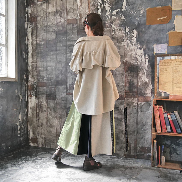 再次上架 * 花朵刺繡袖子引人注目 * 後背荷葉邊設計 * 非常適合夏季穿著 * 蝙蝠袖廓形 * 3/4 袖襯衫 第7張的照片