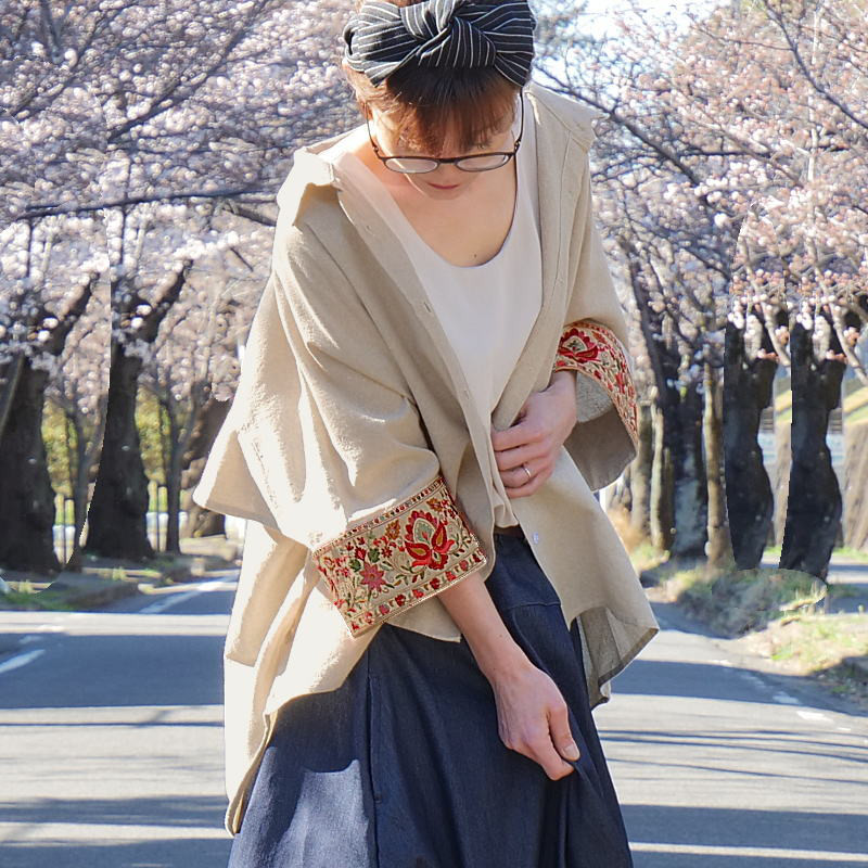 再販＊フラワー刺繍のお袖が目を引く＊バックフリルデザイン＊夏の羽織としても◎ドルマンシルエット＊7分袖シャツ