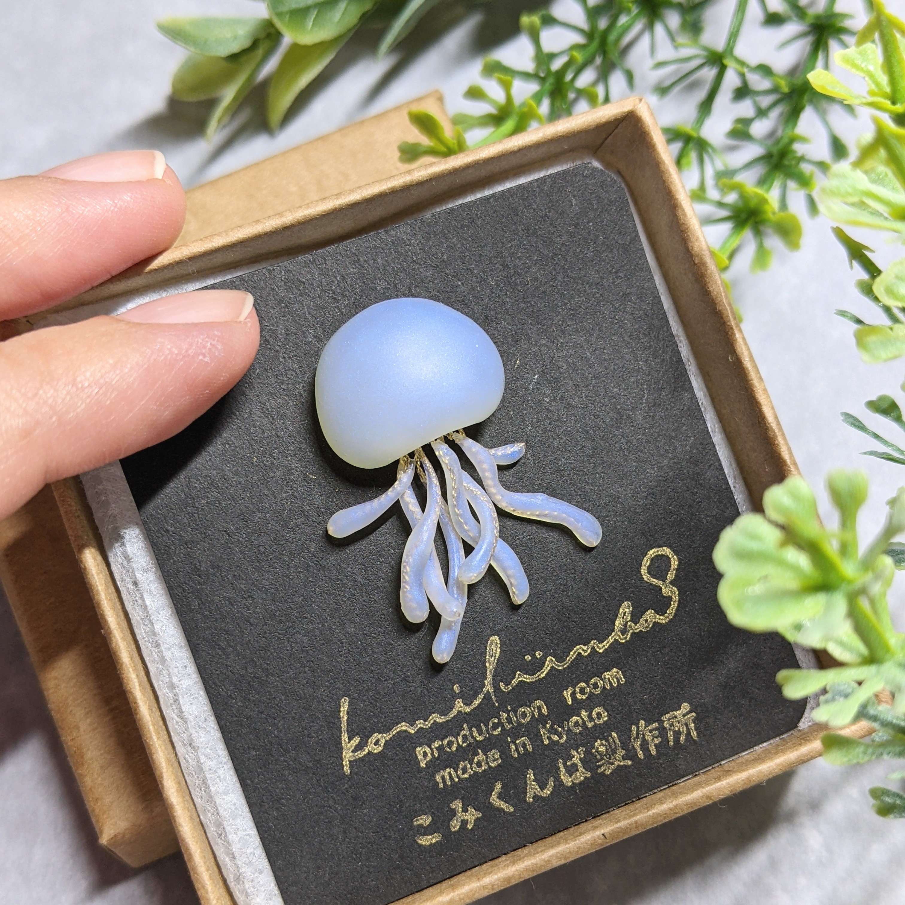 クラゲのピンバッジ