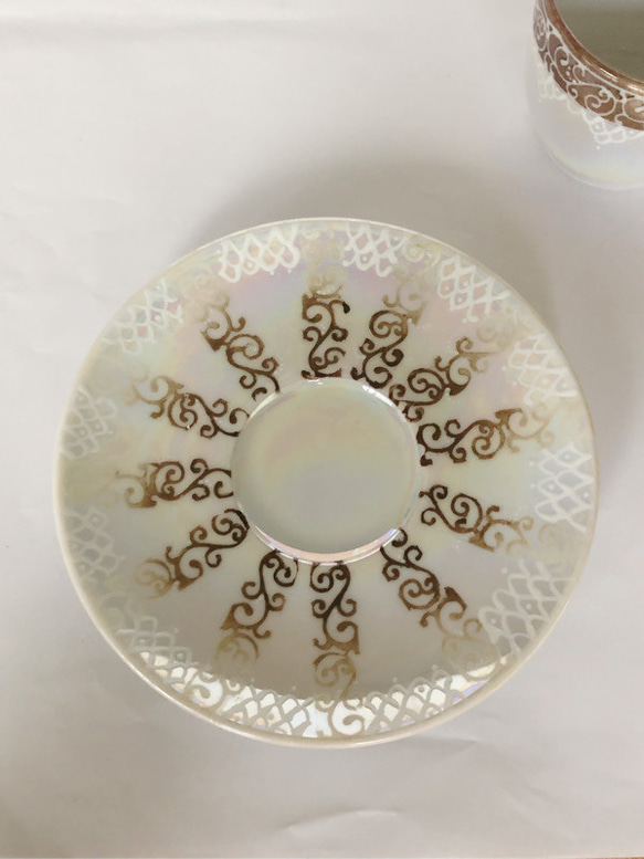 エナメルとキラキラ輝くラスター彩のデミタスカップ・茶系 5枚目の画像