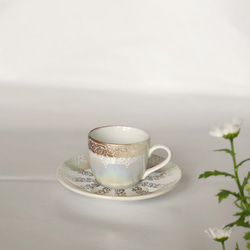 エナメルとキラキラ輝くラスター彩のデミタスカップ・茶系 1枚目の画像