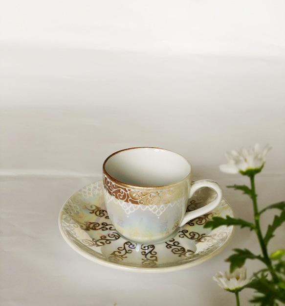 エナメルとキラキラ輝くラスター彩のデミタスカップ・茶系 3枚目の画像