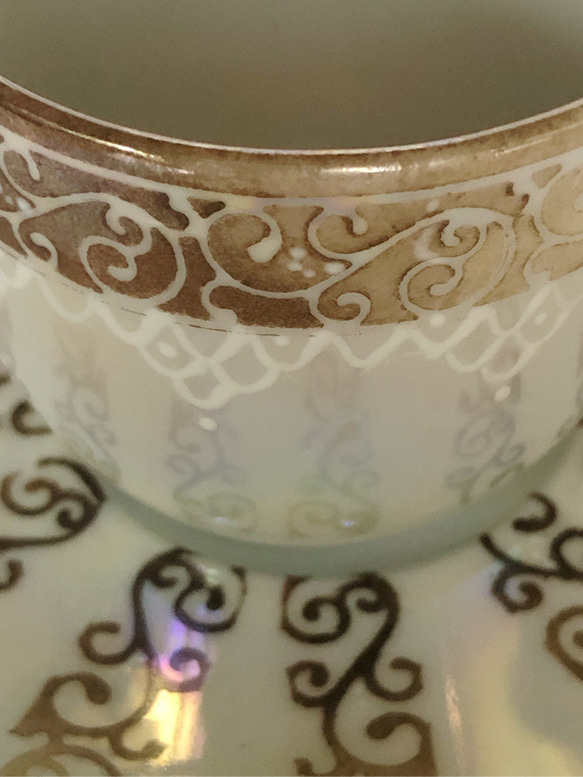 エナメルとキラキラ輝くラスター彩のデミタスカップ・茶系 4枚目の画像