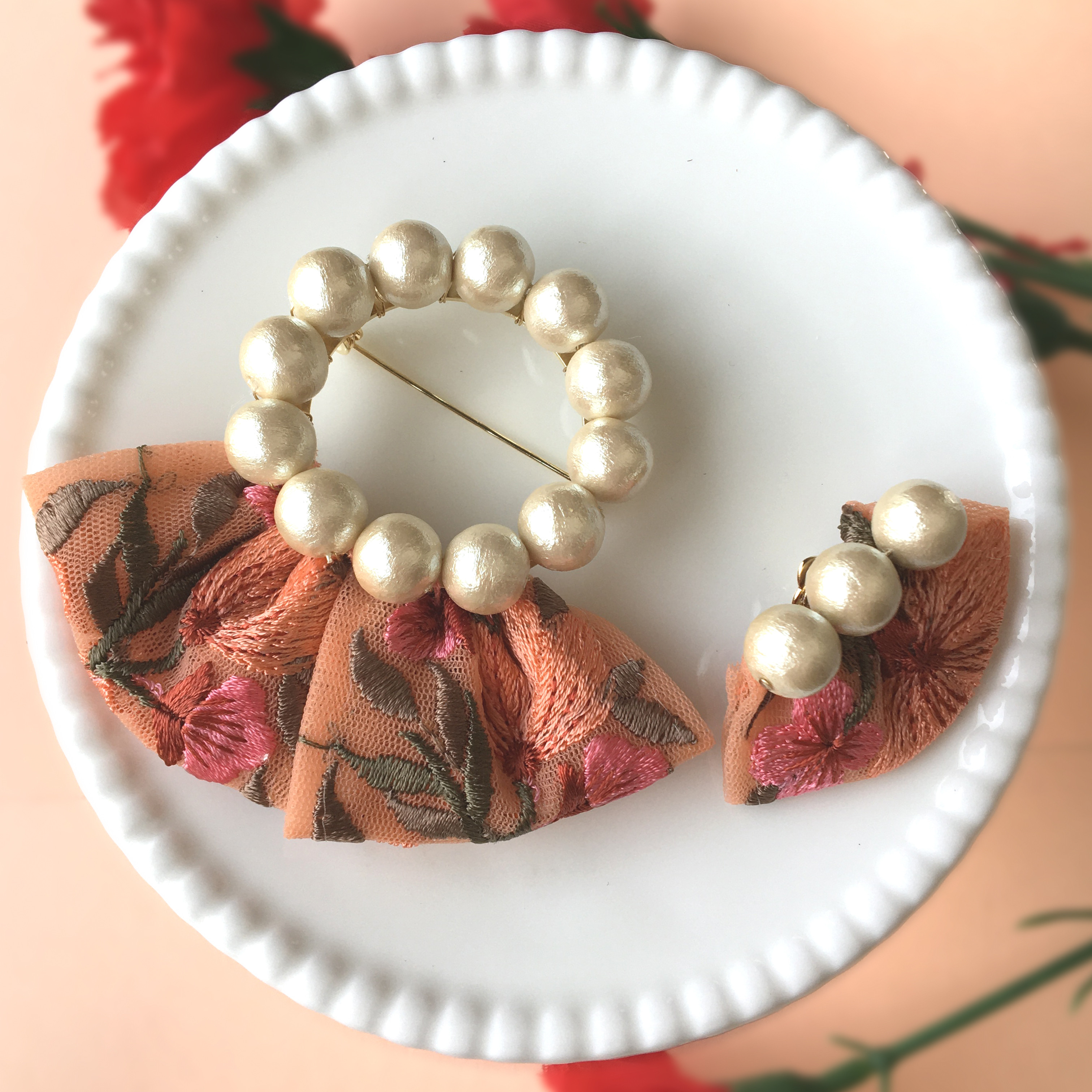 【creema限定セット】コットンパールと刺繍リボンのブローチとイヤーカフ/ピンク