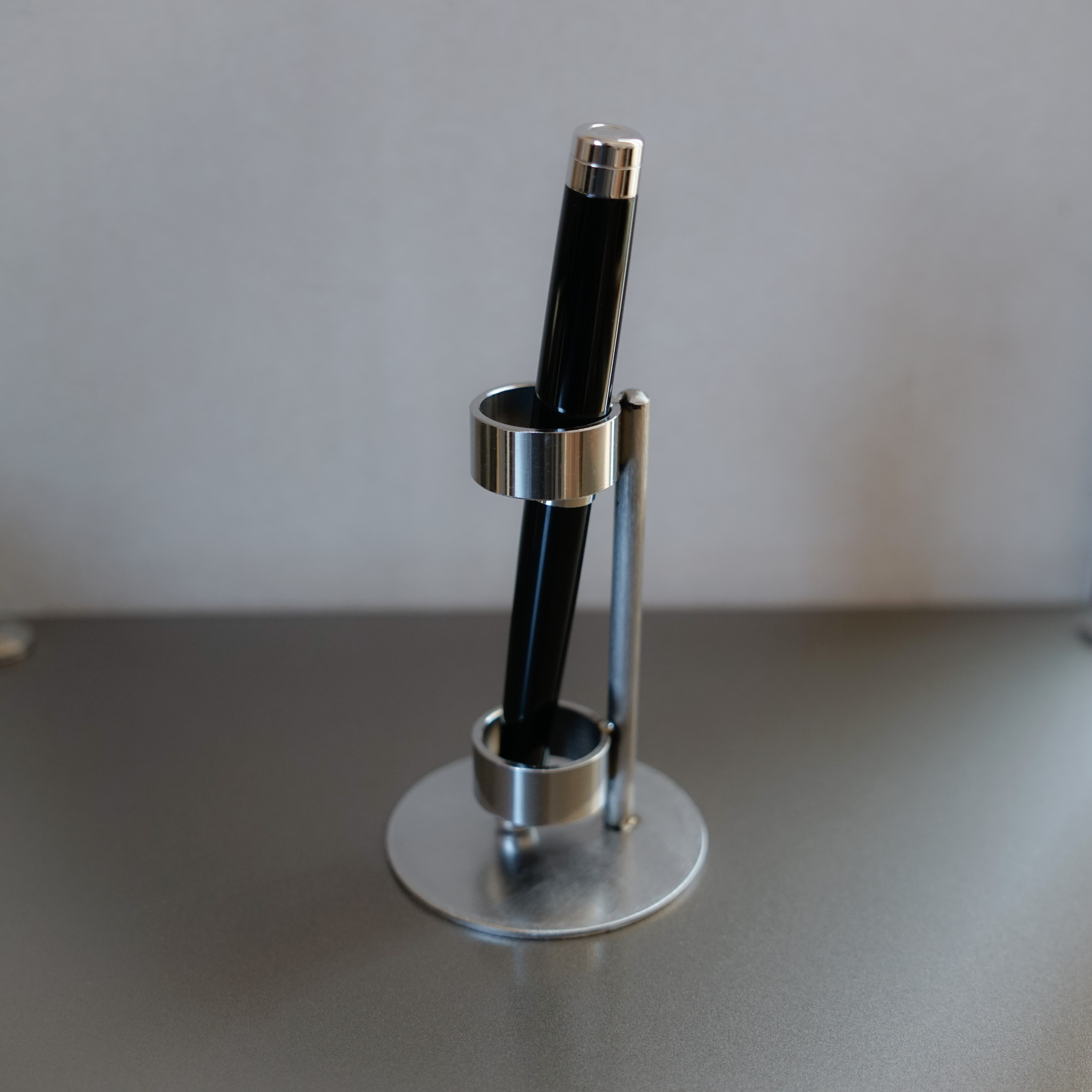 ArtsOnDesk ステンレス製ペンスタンド 61KzVC+vNVL.jpg_BO30,255,255,