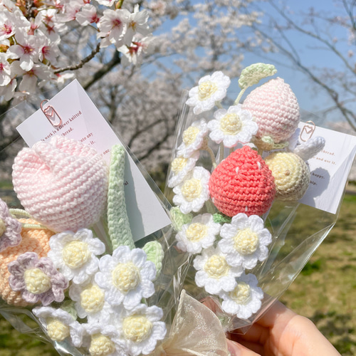 ハンドメイド❣️いちご畑、編みぐるみいちごが可愛いフラワーアレンジ❁⃘*.゜ ハンドメイド❣️いちご畑、編みぐるみいちごが可愛いフラワー