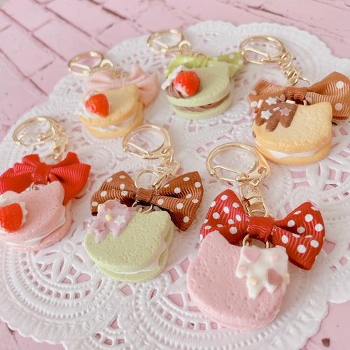ねこのクリームサンドクッキー♡キーホルダー キーホルダー coco