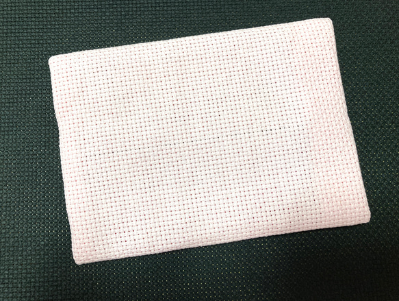 クロスステッチのポケットティッシュケース　薄ピンク 2枚目の画像
