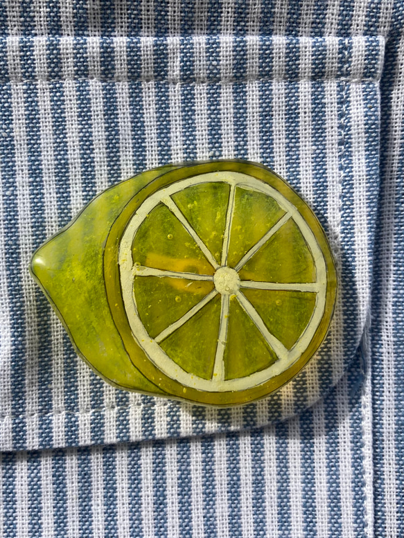切ったレモンのブローチ 2枚目の画像